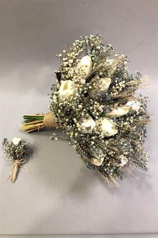 باقة العروس بالجملة مع التيوليب الرطب ورقائق الفيروز