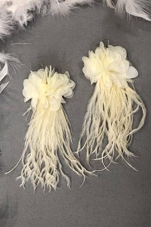 Toptan Krem Çiçekli Tüylü Küpe