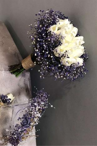 باقة الزفاف بالجملة مع رقائق الأرجواني والتوليب الرطب