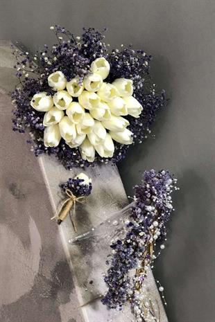 باقة الزفاف بالجملة مع رقائق الأرجواني والتوليب الرطب