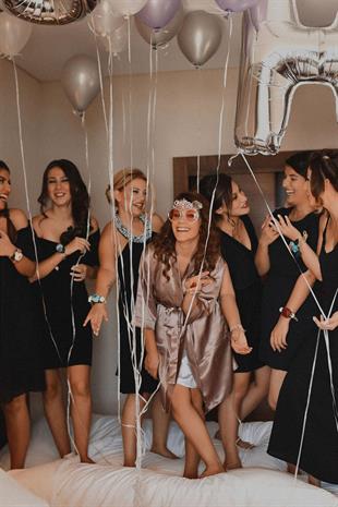 الجملة ريشة مطرزة ثوب العروس شخصية