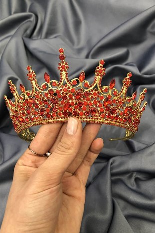 Trend Model Red Bride and Henna Crown