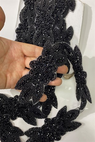 شريط مزين بحجر نقش الأزهار باللون الأسود