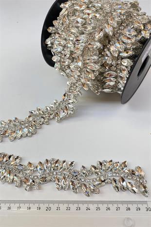 حدود شريطية لفستان السهرة بحجر عريض على شكل مكوك