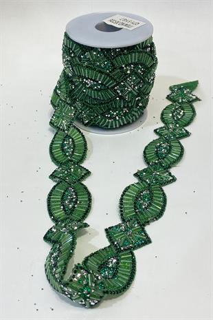 إكسسوار بيضاوي مصنوع من الحديد على الحجر باللون الأخضر مطرز بالشريط