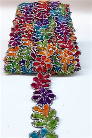 Yonca Desenli Antik Şerit Güpür