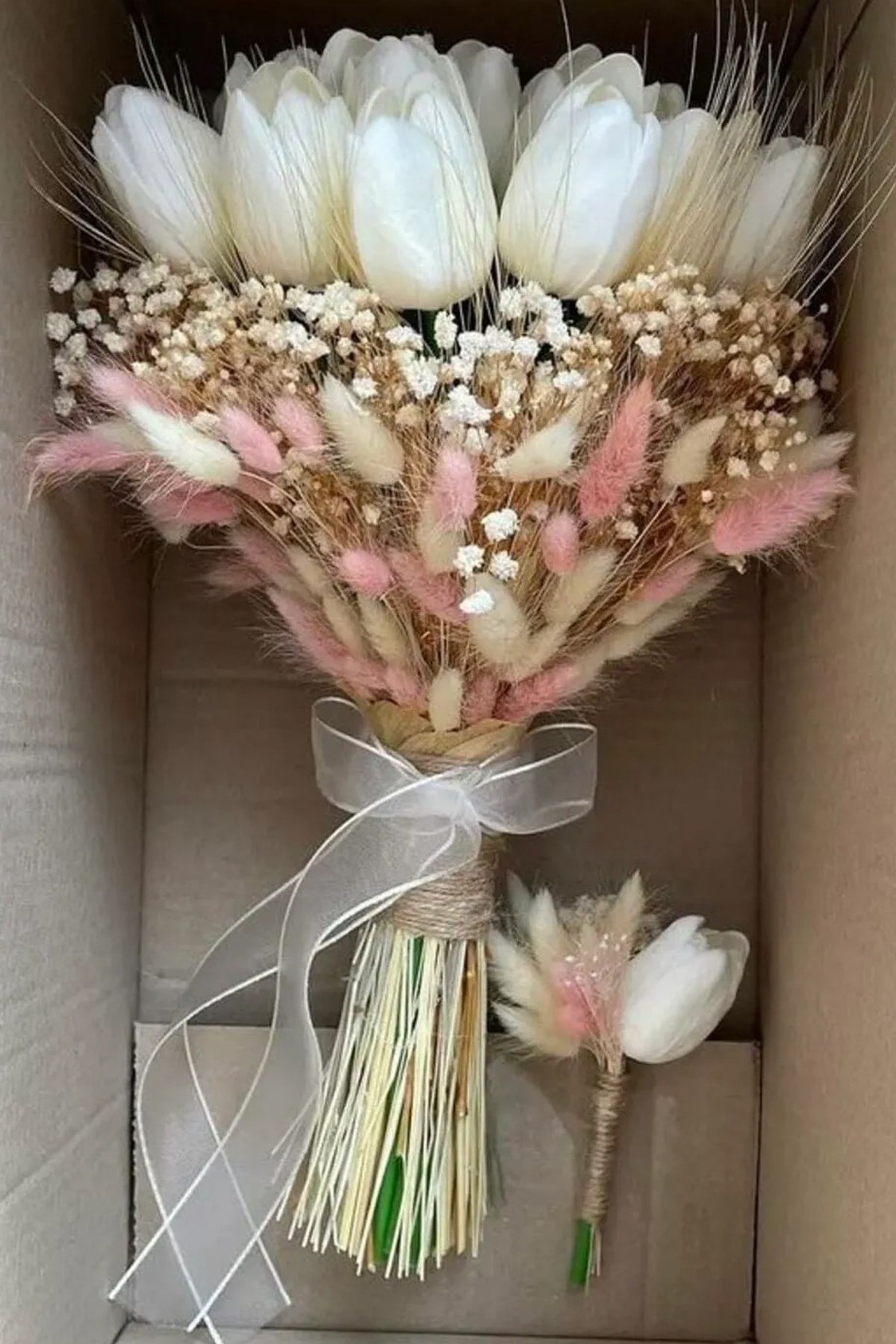 15 Islak Laleli Buket'i Yaka Çiçeği