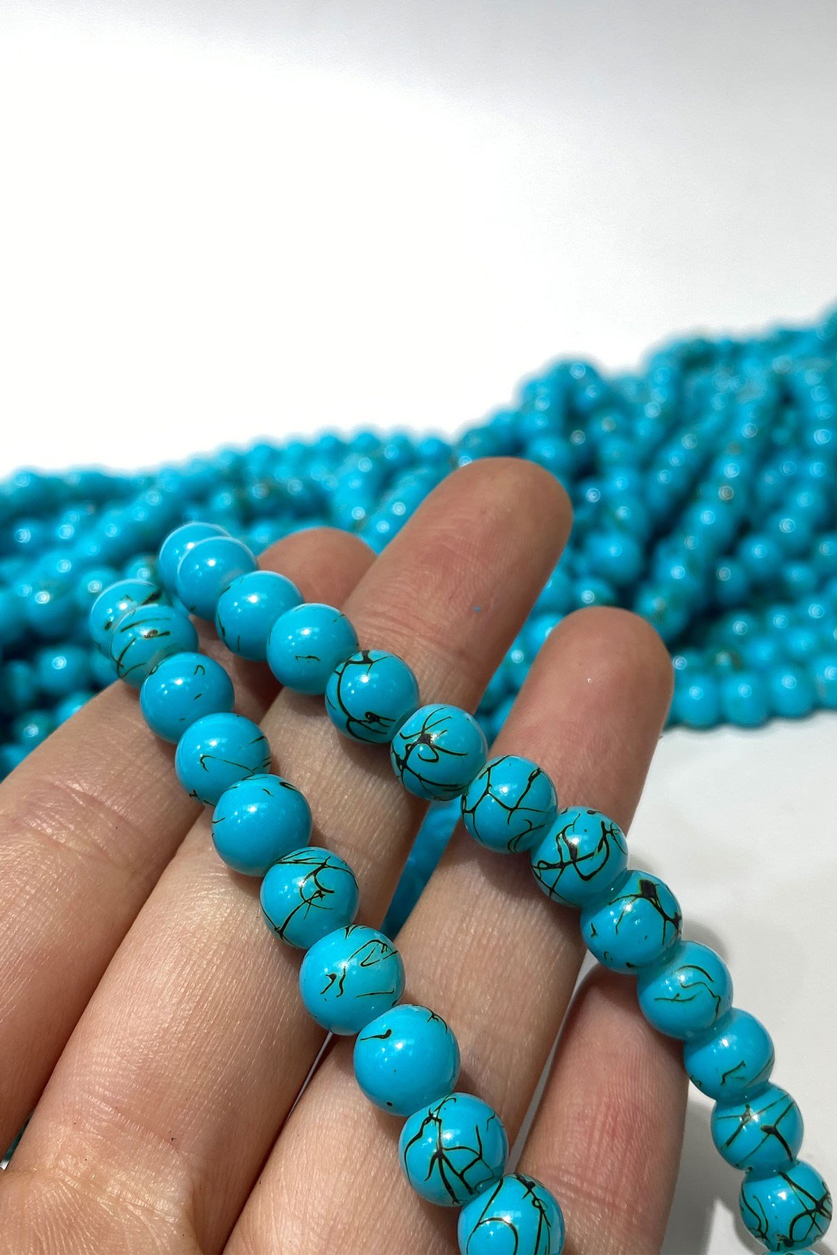 خرز زجاجي مزخرف باللون الفيروزي الفاتح 8 ملم