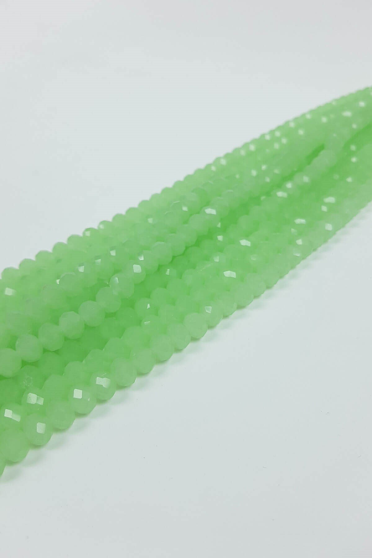 Açık Yeşil Kristal Boncuk 8 mm