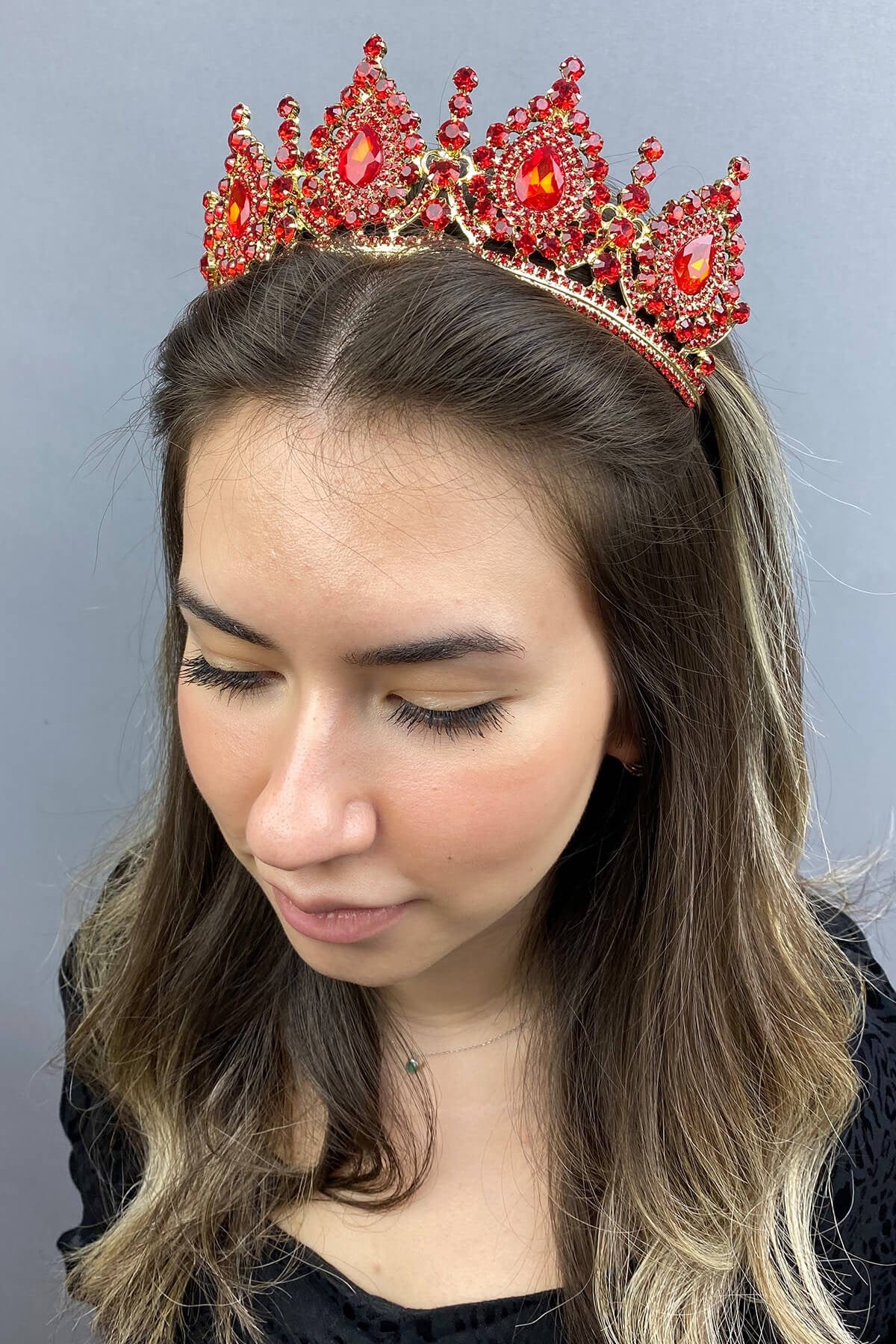 Ahu Model Red Gold Bridal Crown
