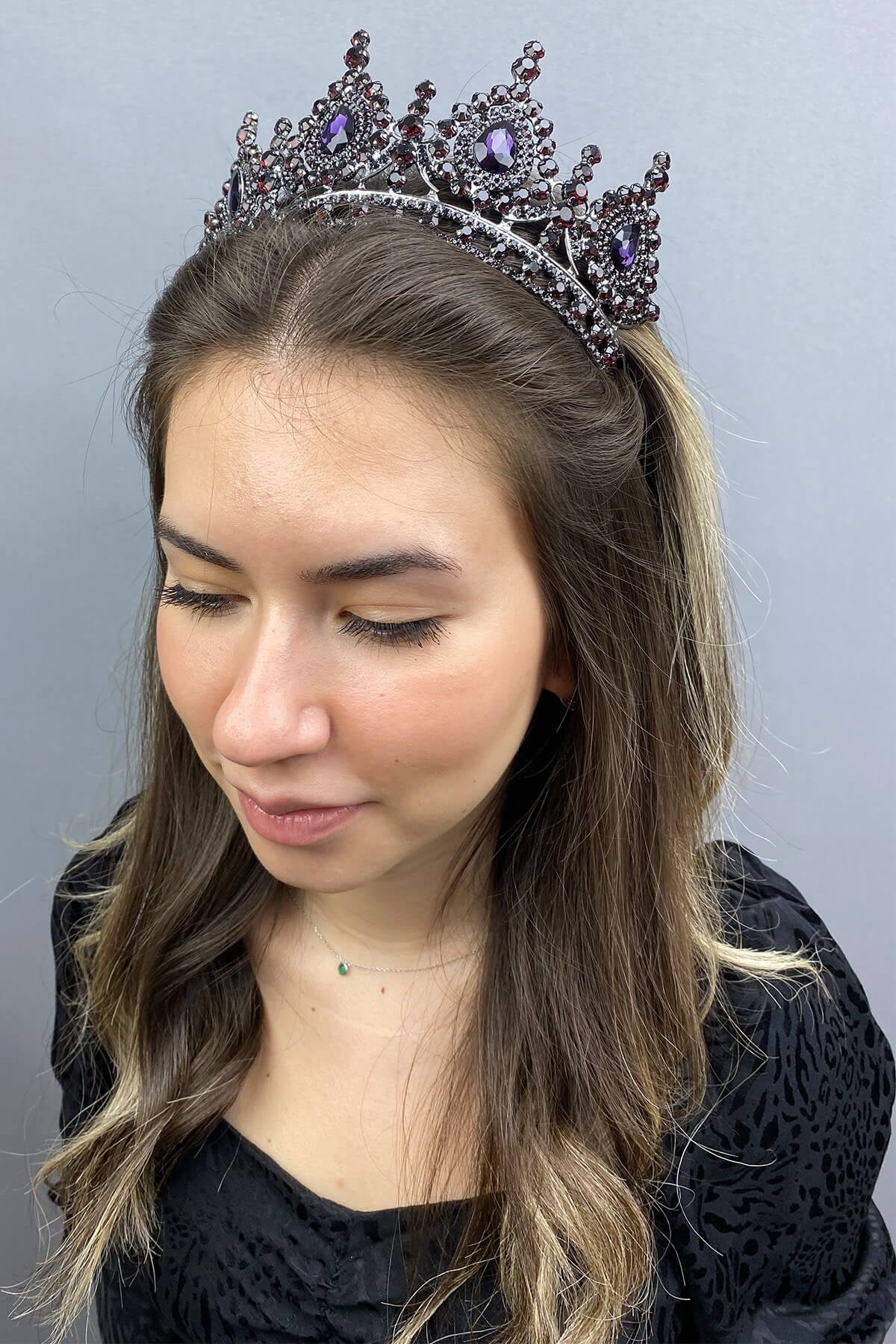 Ahu Model Purple Bridal Crown