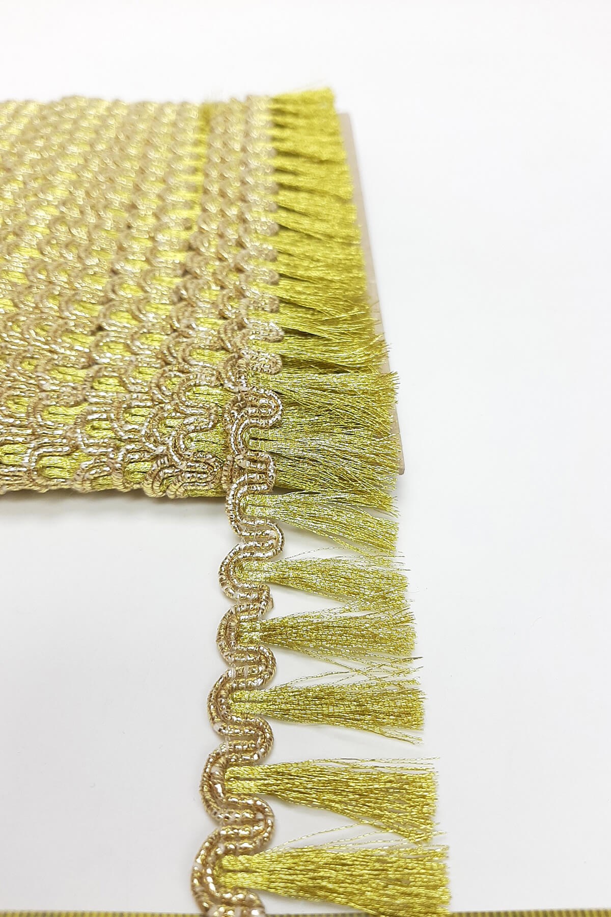 Altın Sarısı Su Yolu Desenli Şerit Püskül 5 cm