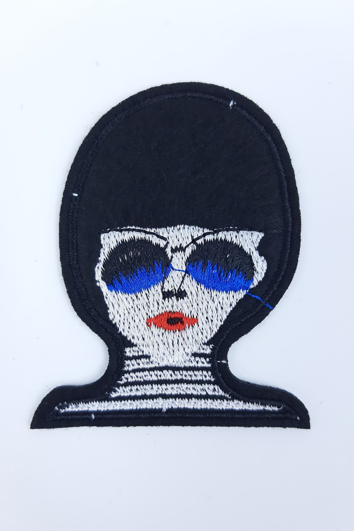 أنثى مع نظارة كريست (رقعة)