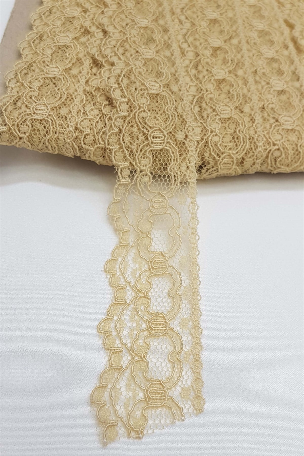 Honey Color Cola Swan Lace