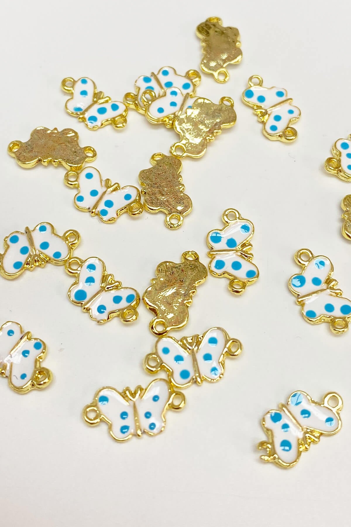 Beyaz Çift Taraflı Kelebek Model Bileklik Ucu 1 Adet