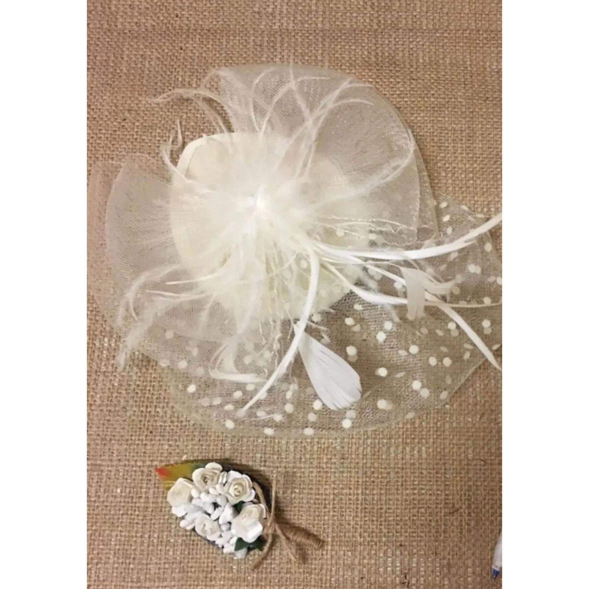 Beyaz Puantiyeli İncili Gelin Kepi Nikah Şapkası Vualet Damat Yaka Çiçeği Ve Tüylü Kalem 3'lü Set