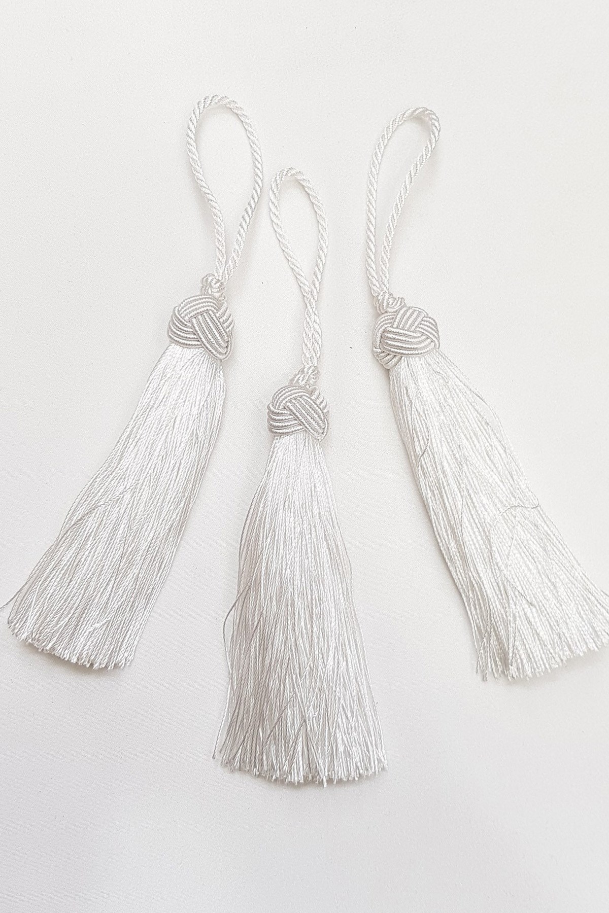 Beyaz Topuzlu Tekli Püskül 12cm 1 adet