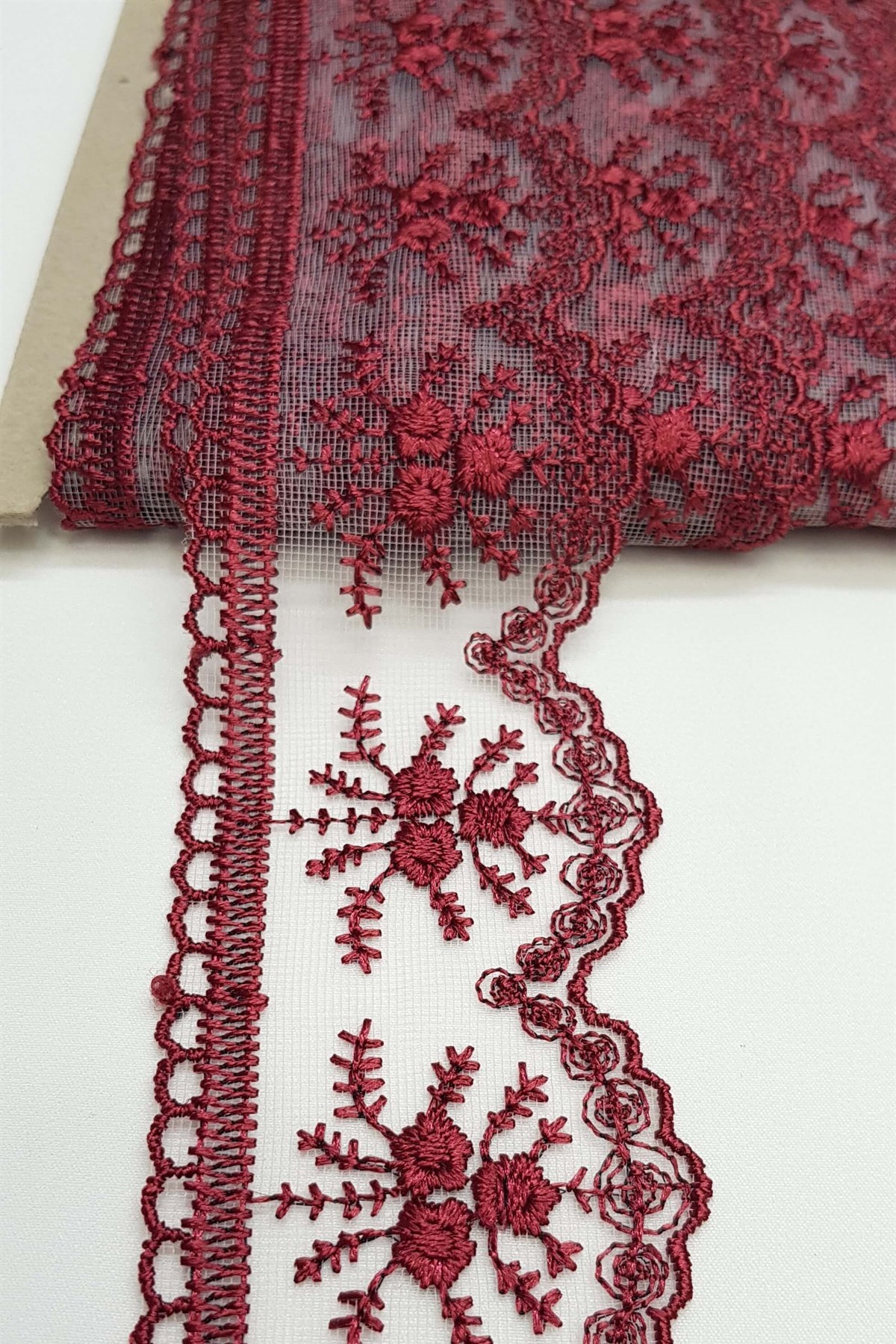 Bordo Çiçek Desenli Kenar Dantel