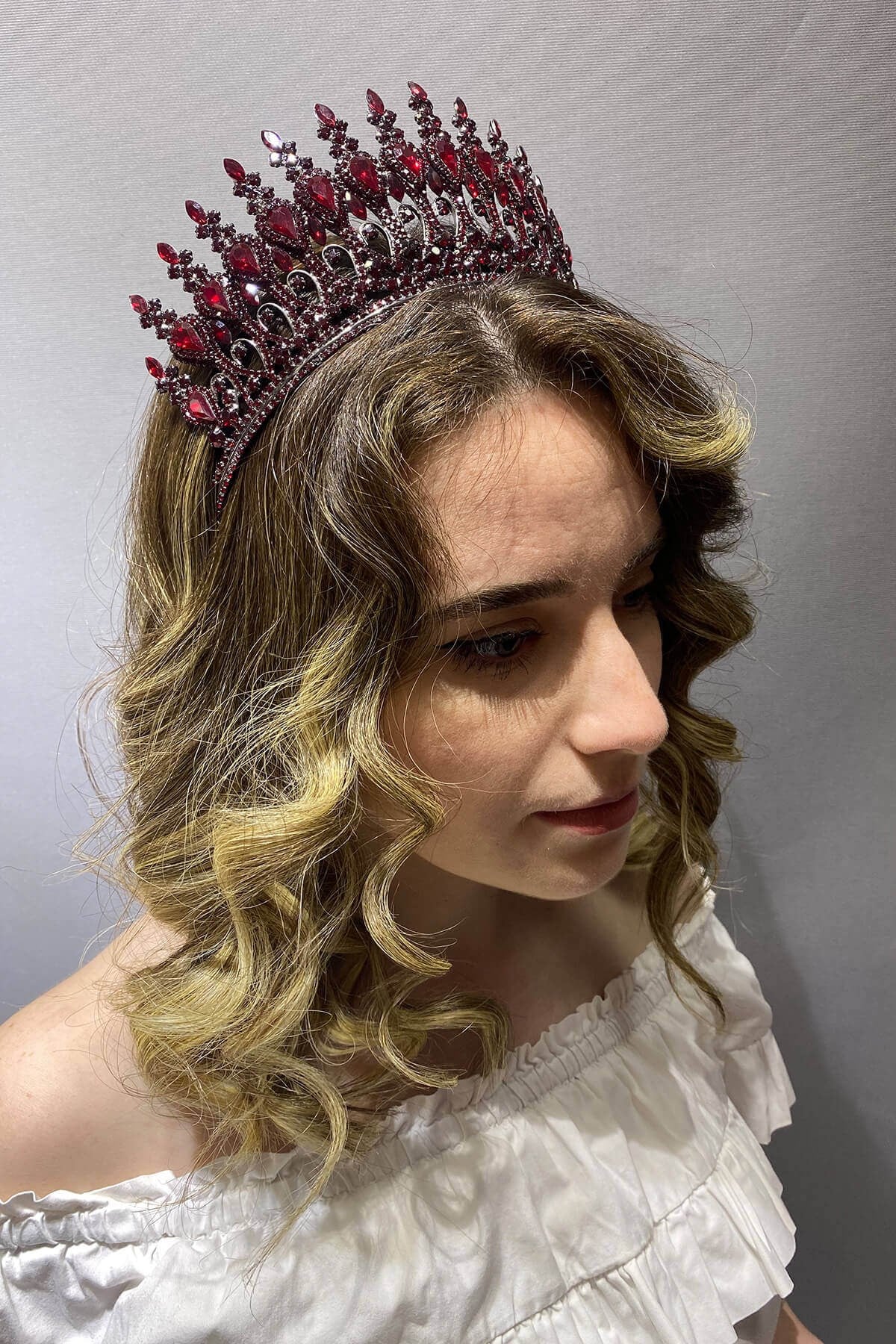 Claret Red Henna Model Bride Henna Crown