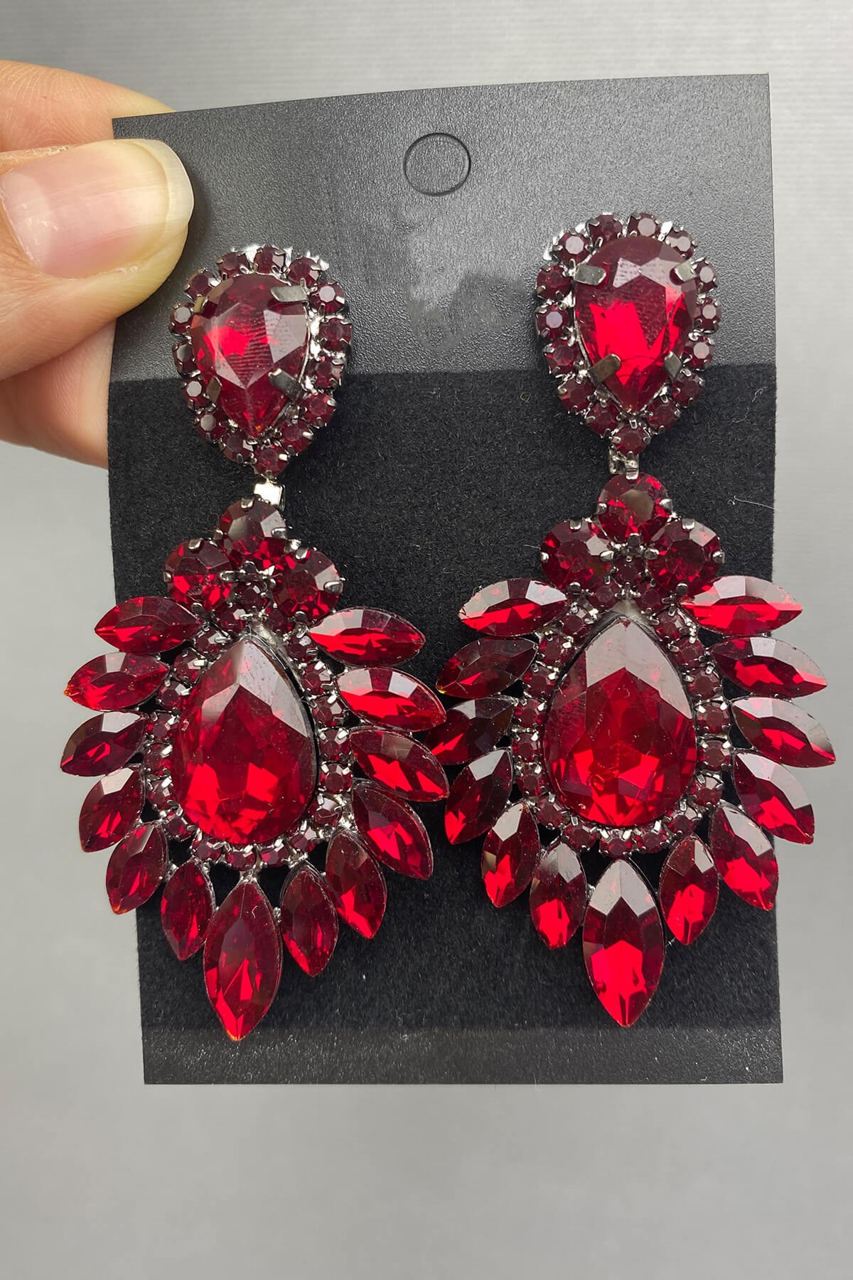 أقراط قطرة حجر الزجاج