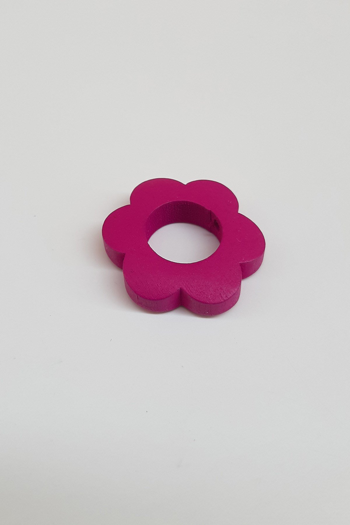 حبات الفوشيا الخشبية المزخرفة بالزهور