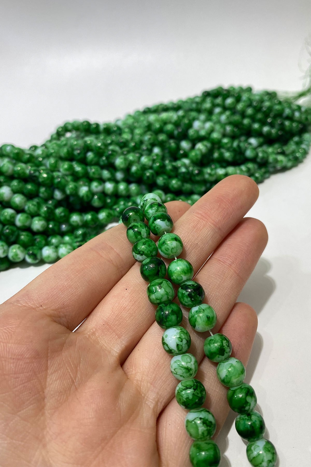 خرز زجاج خيطي أخضر عشبي منقوش 8 مم