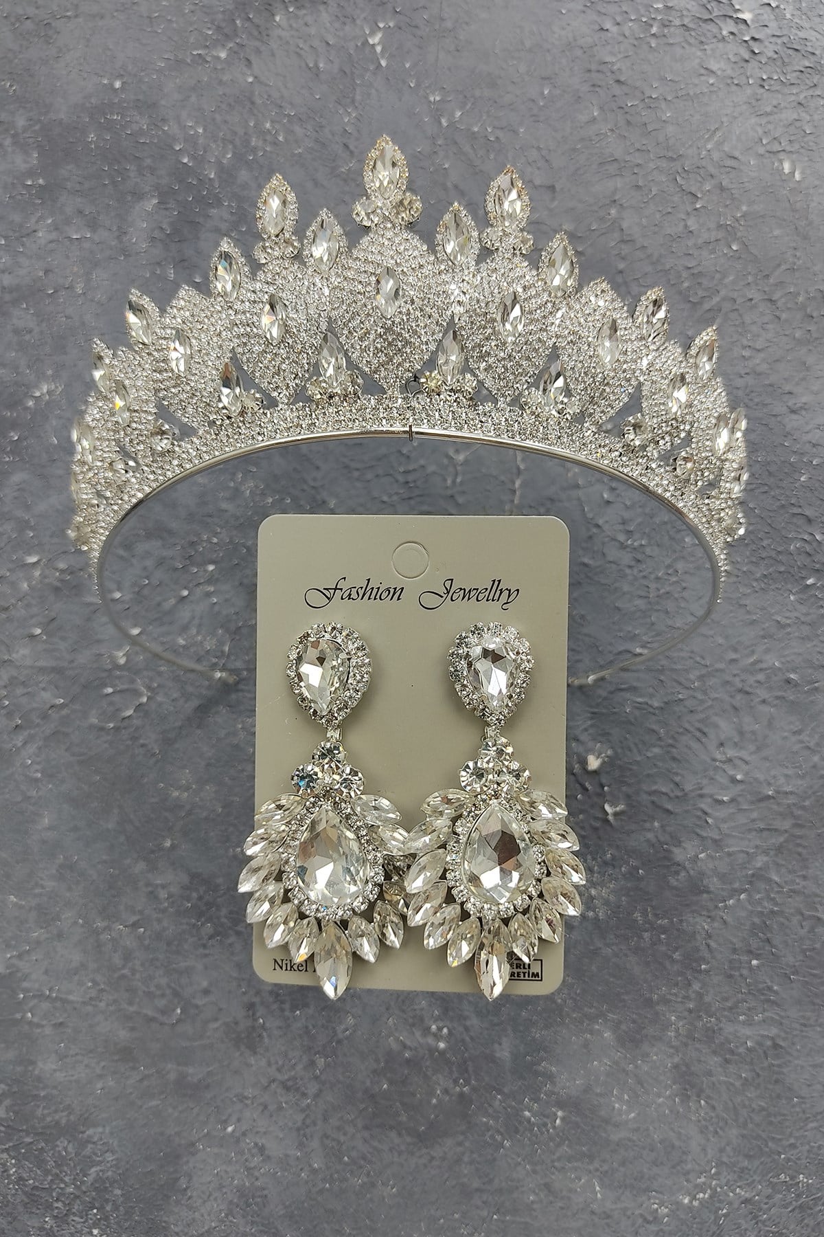 Dilruba نموذج تاج الزفاف وأقراط قطرة