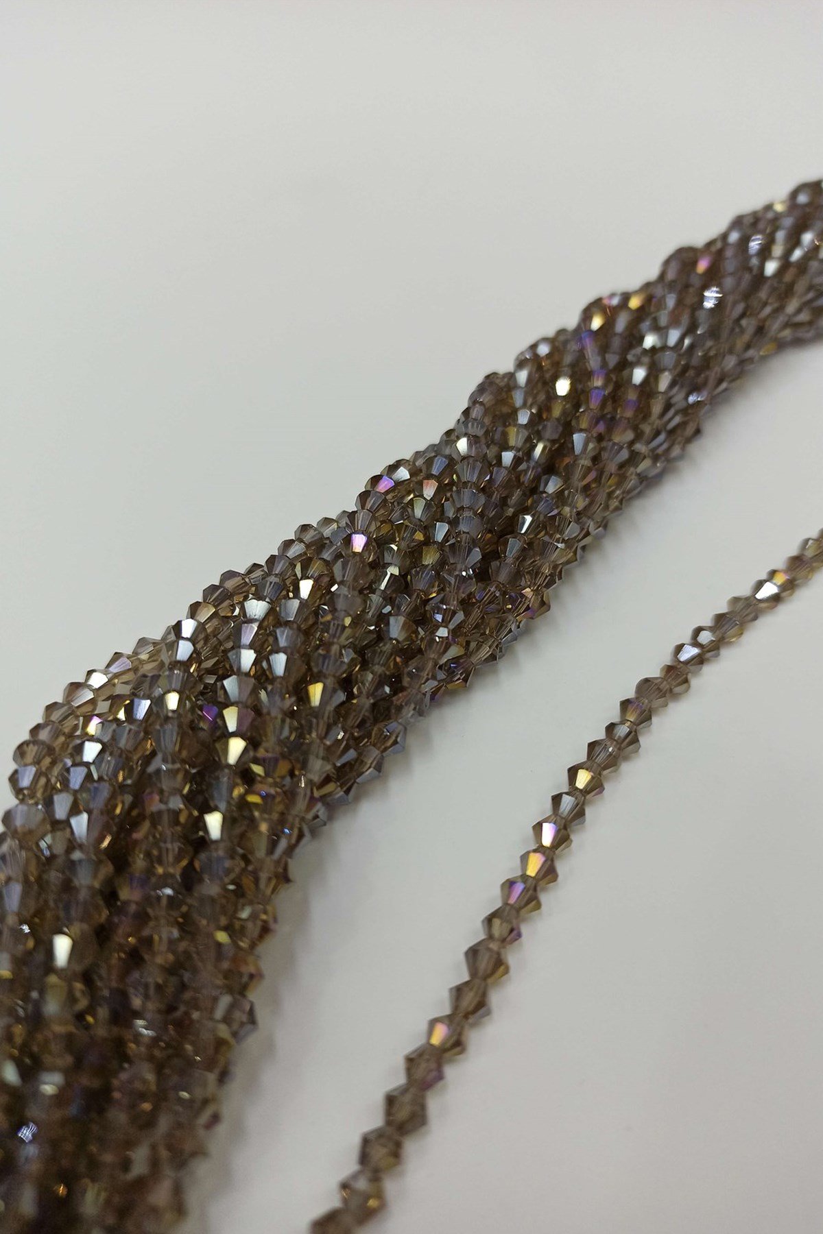 Eski Altın Kristal Boncuk Piramit 4 mm