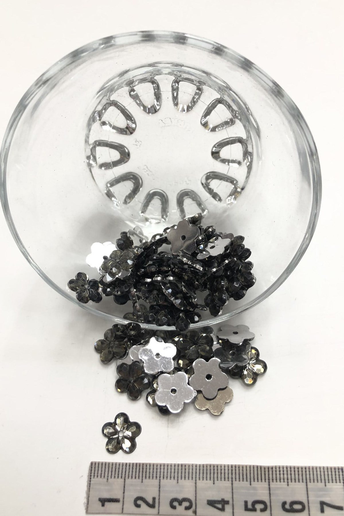 Smoked Daisy Plastic Stitching Stone 20 gr