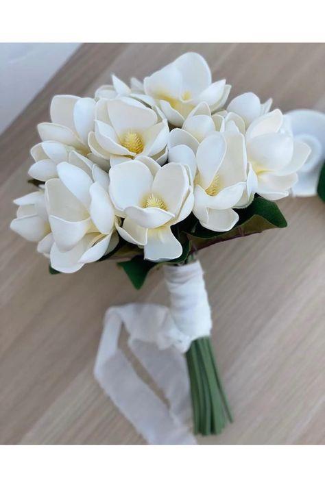 Gelin Çiçeği Gelin Buketi Damat Yaka Çiçegi Ile Birlikte Gönderilir Manolyanın Sadeliği