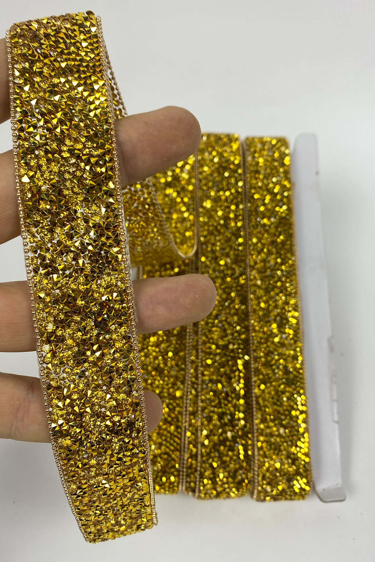 Gold Ütüyle Yapışan Taşlı Zincirli Şerit Aplik
