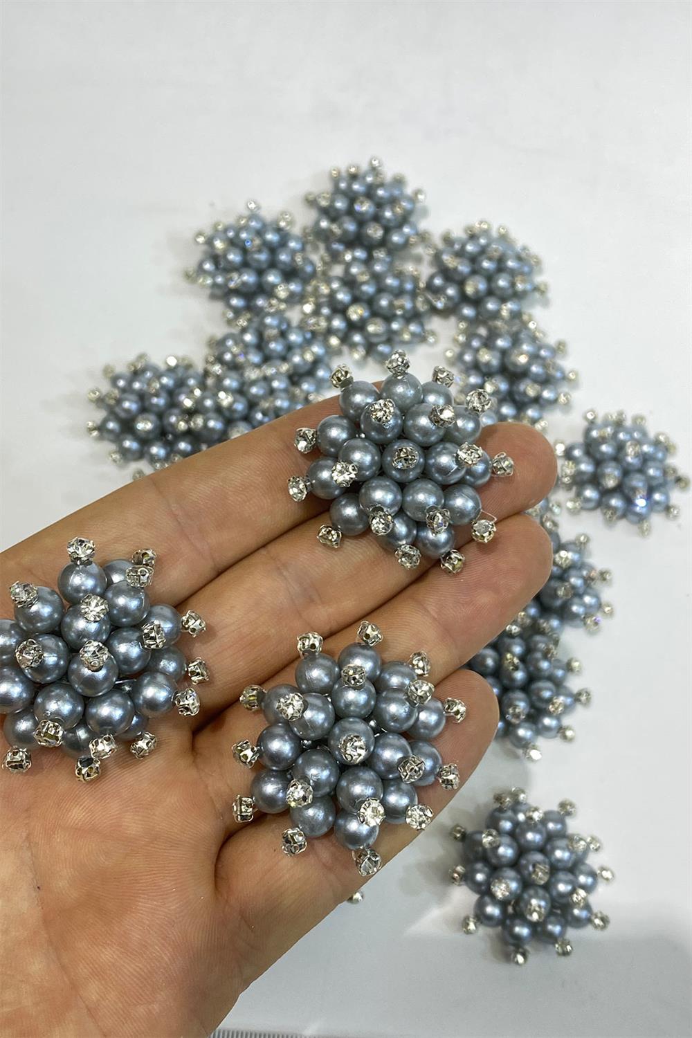 Gri İncili Taşlı Broş