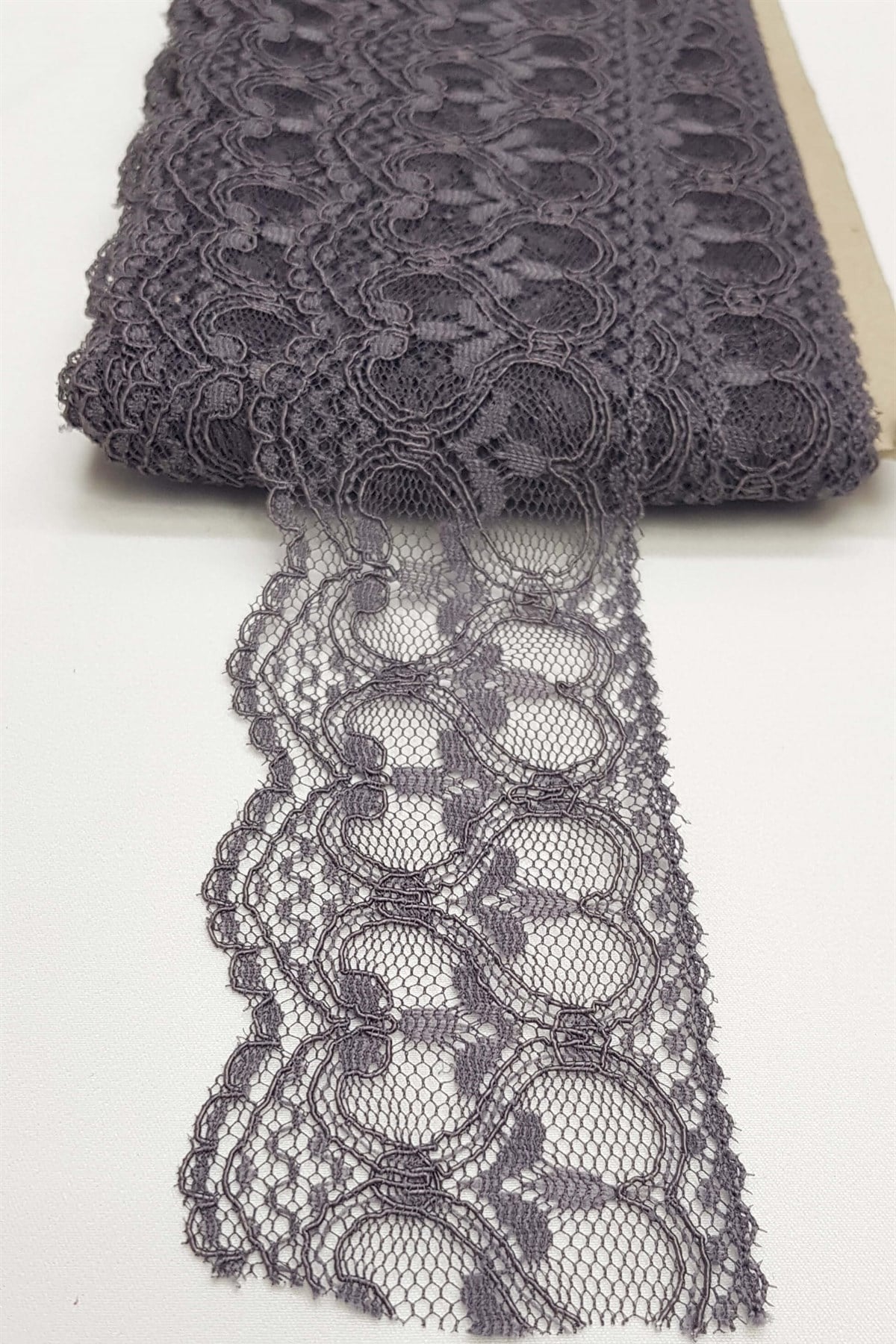 Gri Kolalı Kuğu Dantel Şerit