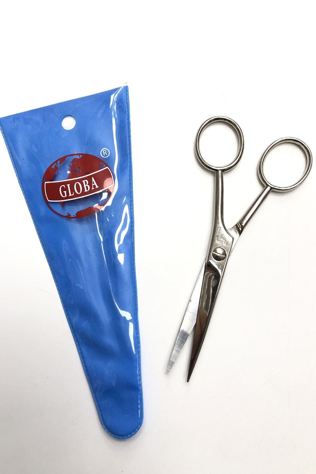 مقص معدن فضي متوسط الحجم