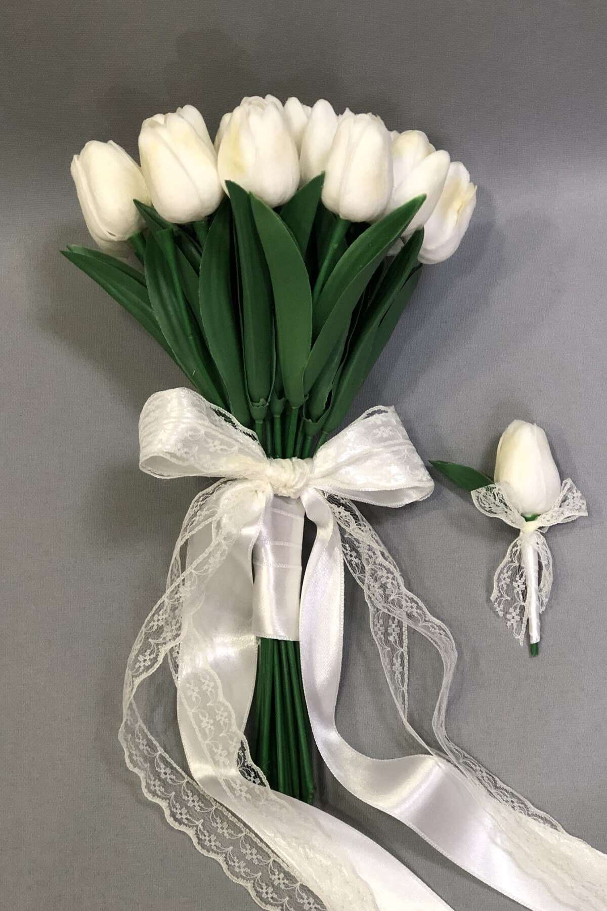 Islak Beyaz Laleli Gelin Çiçeği ve Takı Kurdelesi | Hayalperest