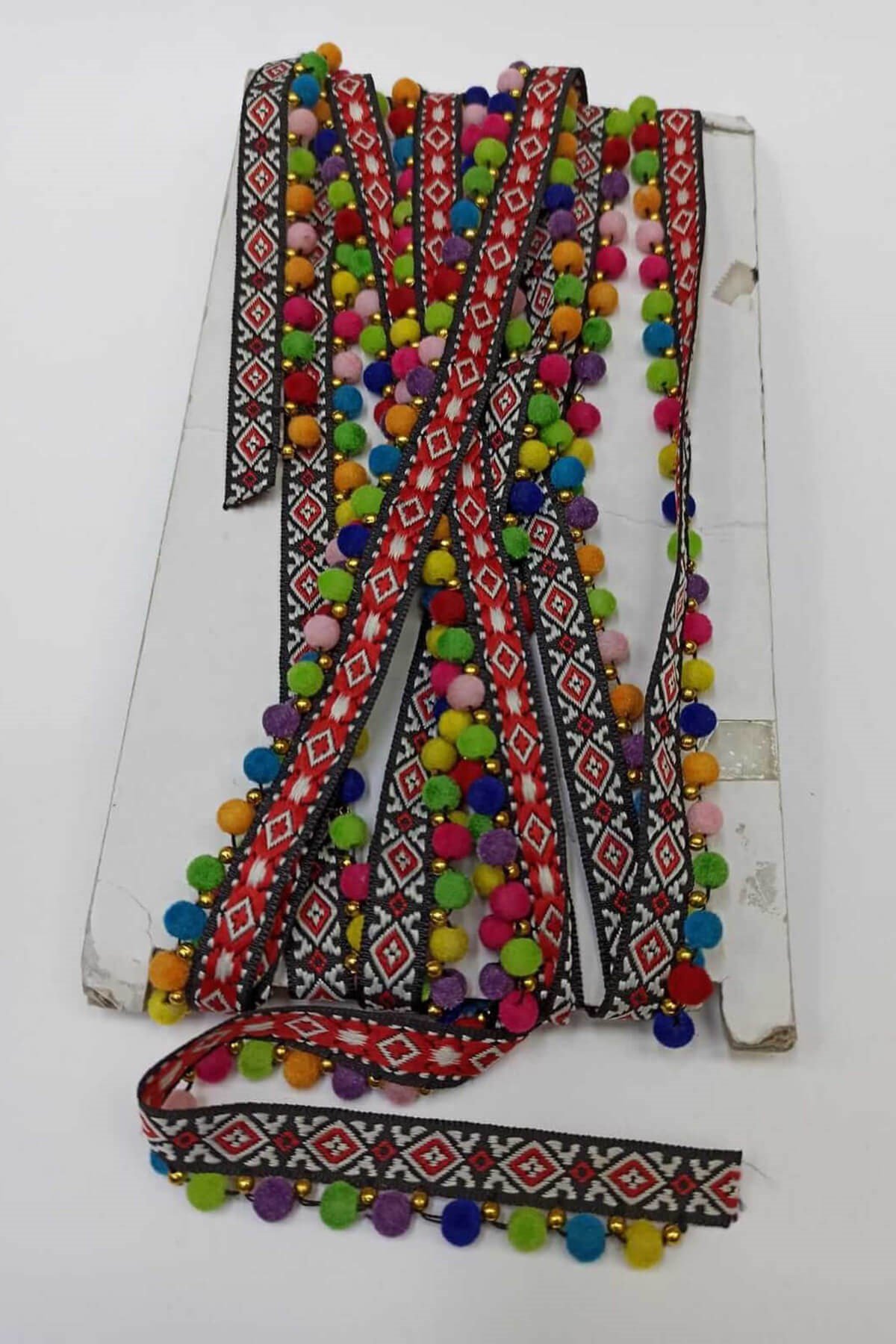 Kadife Boncuk Desenli Saçak Şerit