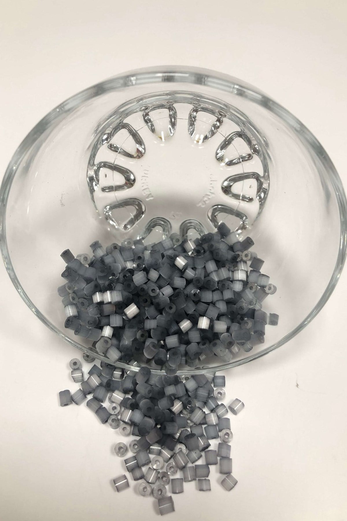 Anthracite Smoked Coarse Mother of Pearl Cut Beads (2-2,5mm)