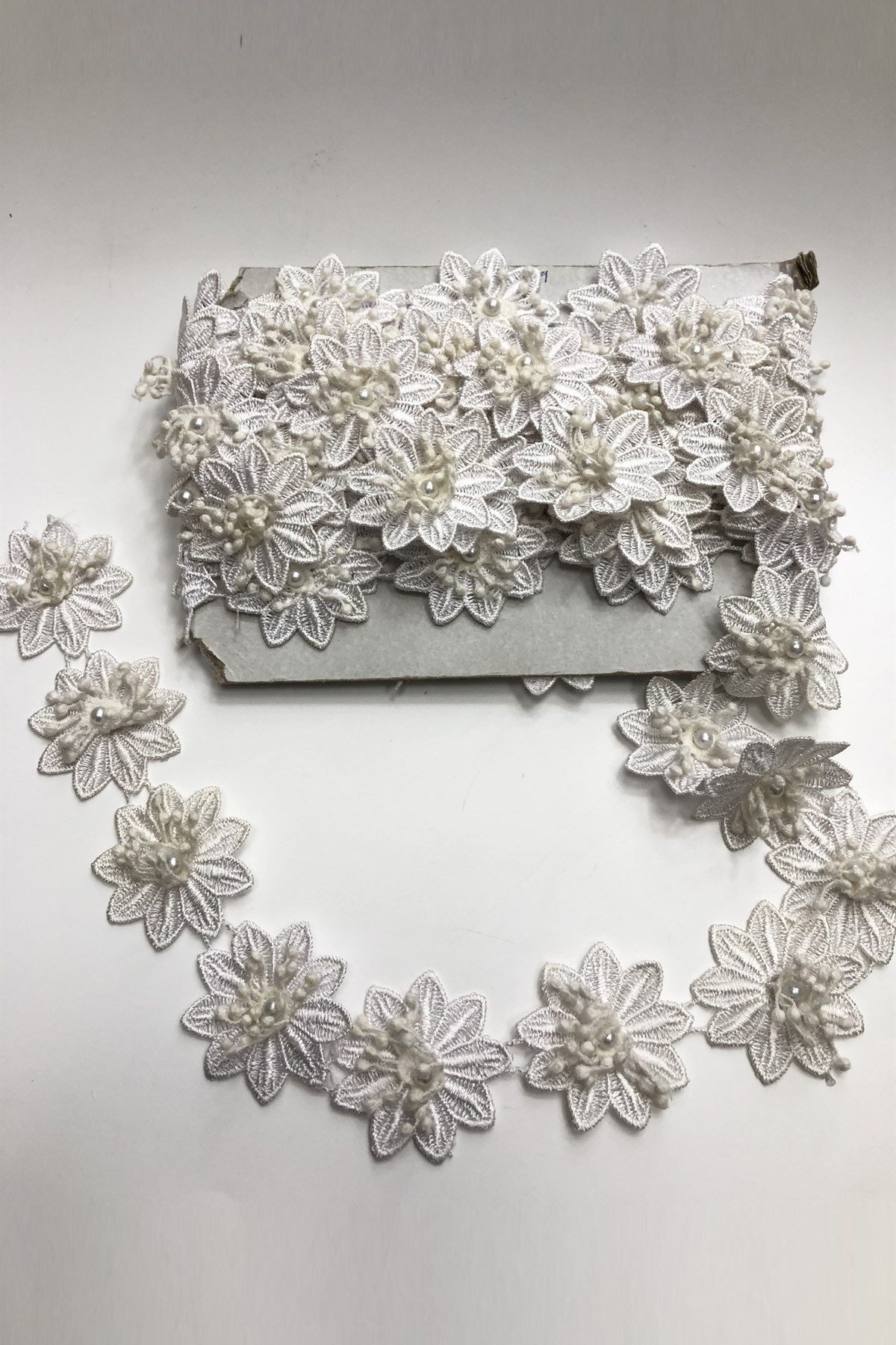 Kırık Beyaz 3 Boyutlu Çiçekli Şerit