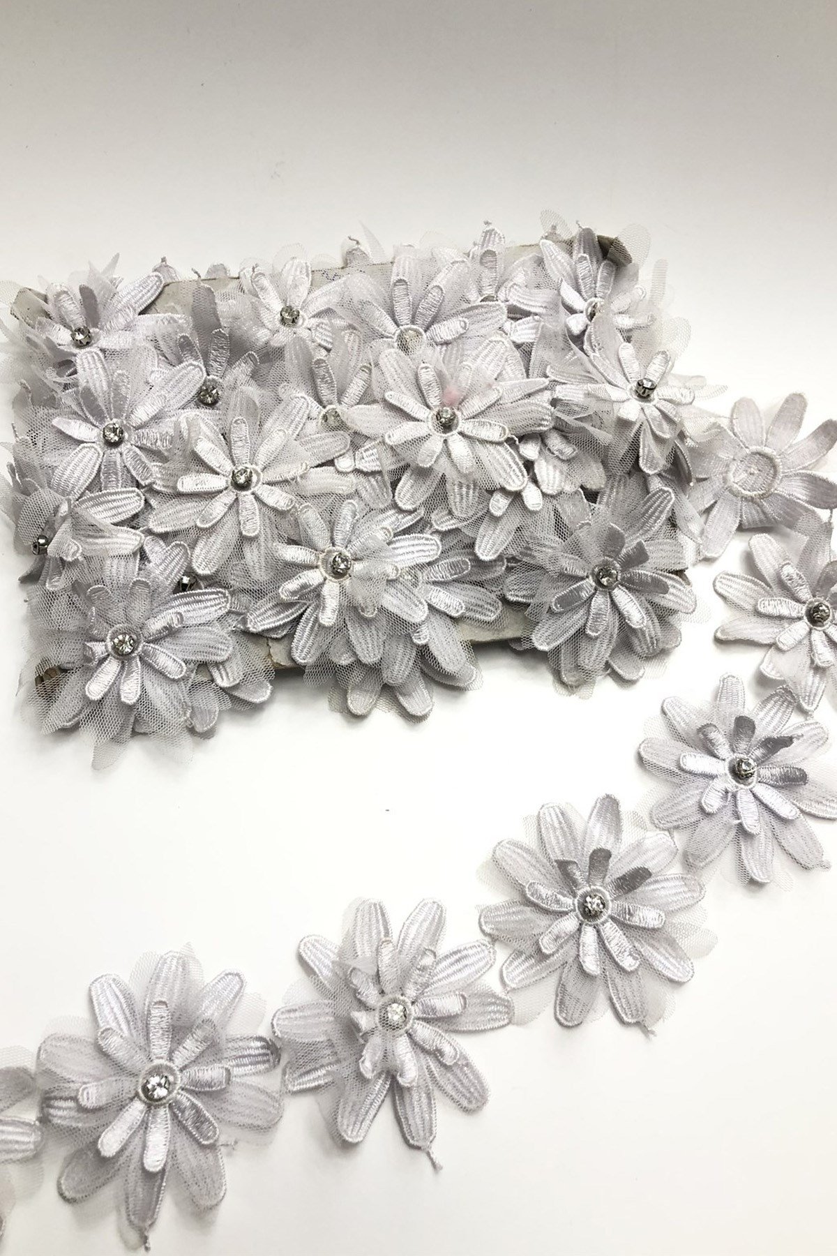 Kırık Beyaz 3 Boyutlu Çiçekli Şerit