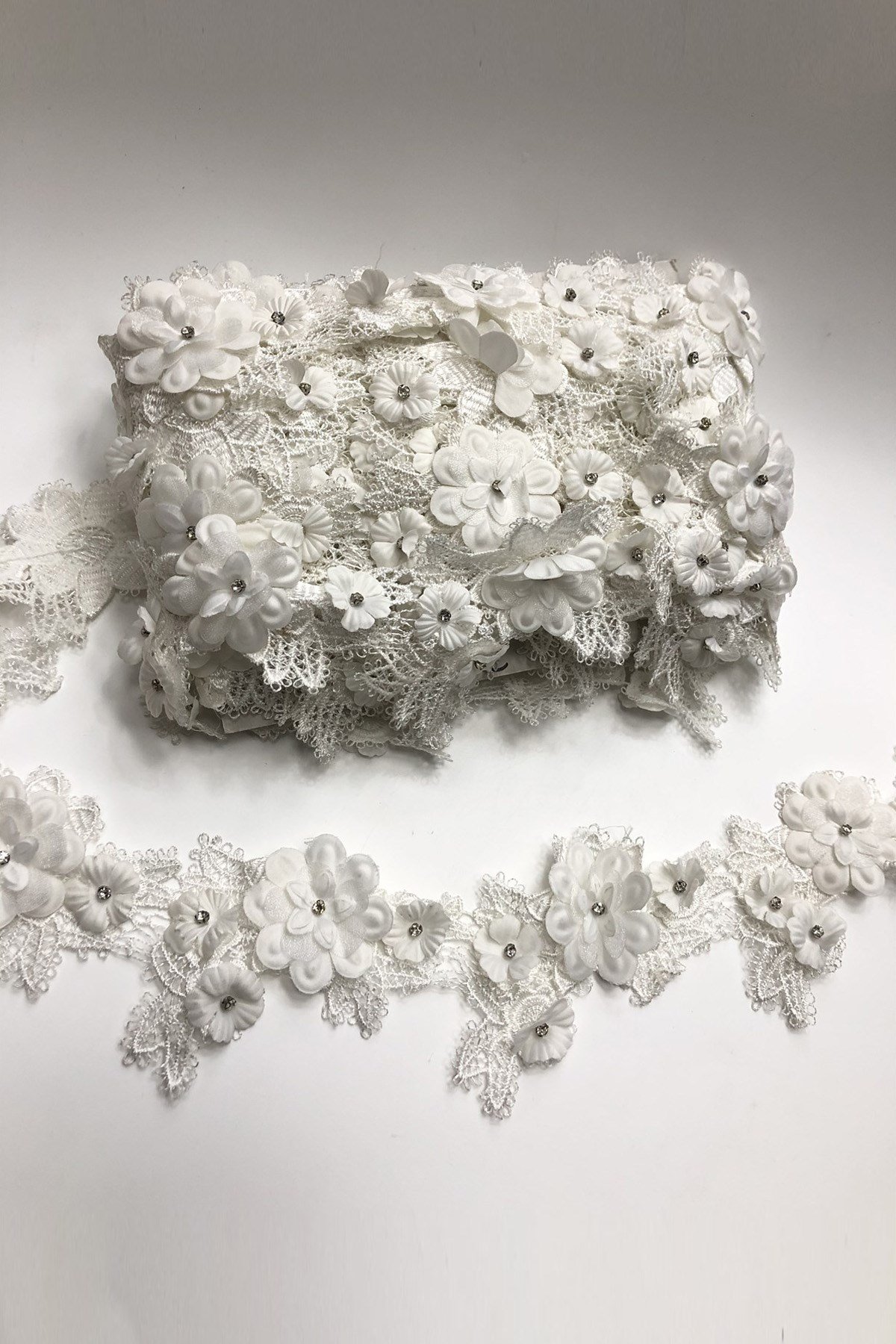 Kırık Beyaz 3 Boyutlu Çiçekli Şerit