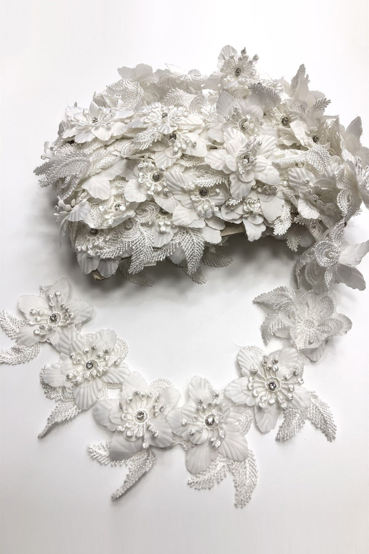 Kırık Beyaz 3 Boyutlu Çiçekli Şerit