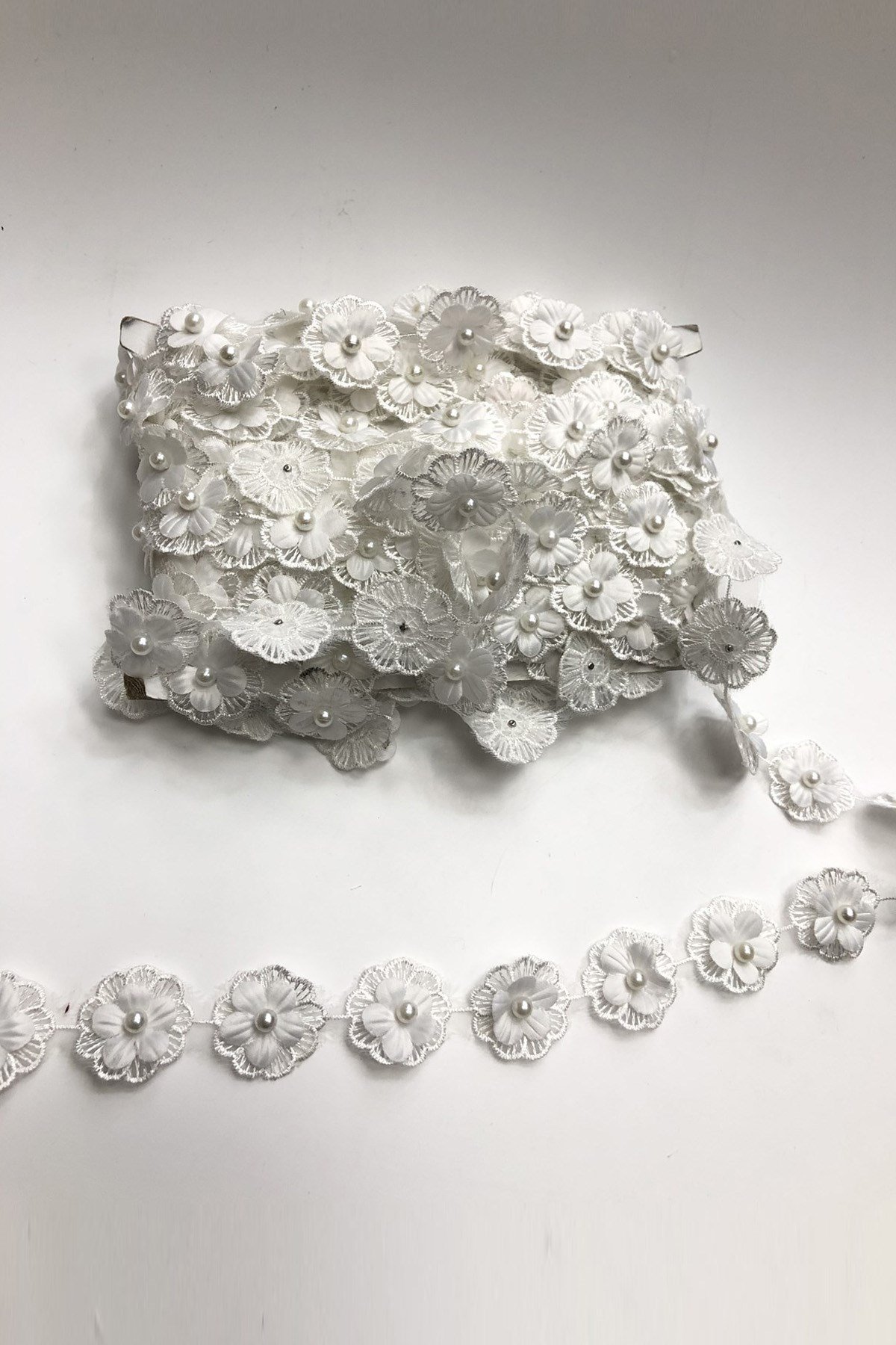 Kırık Beyaz 3 Boyutlu Çiçekli Şerit