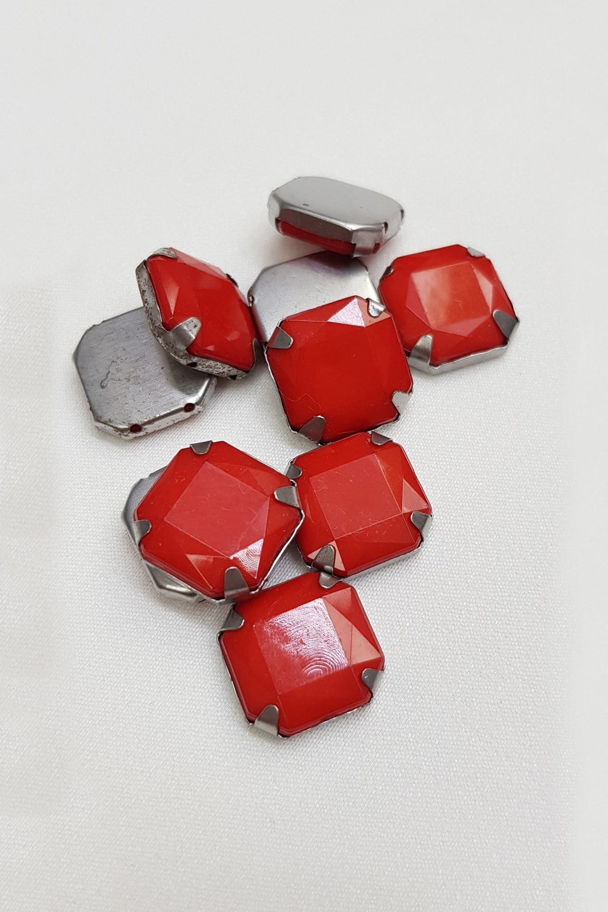 Red Square Framed Strut Stone 1.5 cm 10 pcs