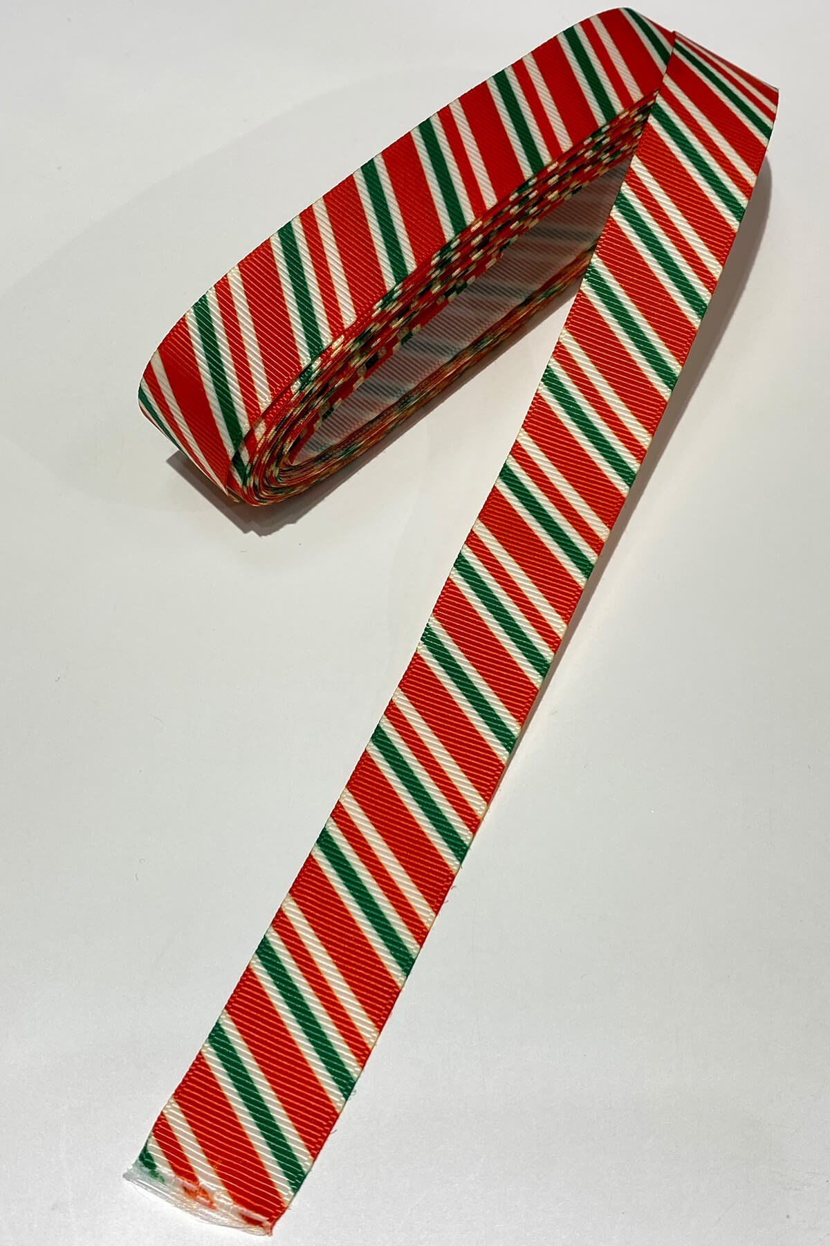 Kırmızı Şerit Baskılı Yılbaşı Kurdelesi 10 mt 2.5 Cm