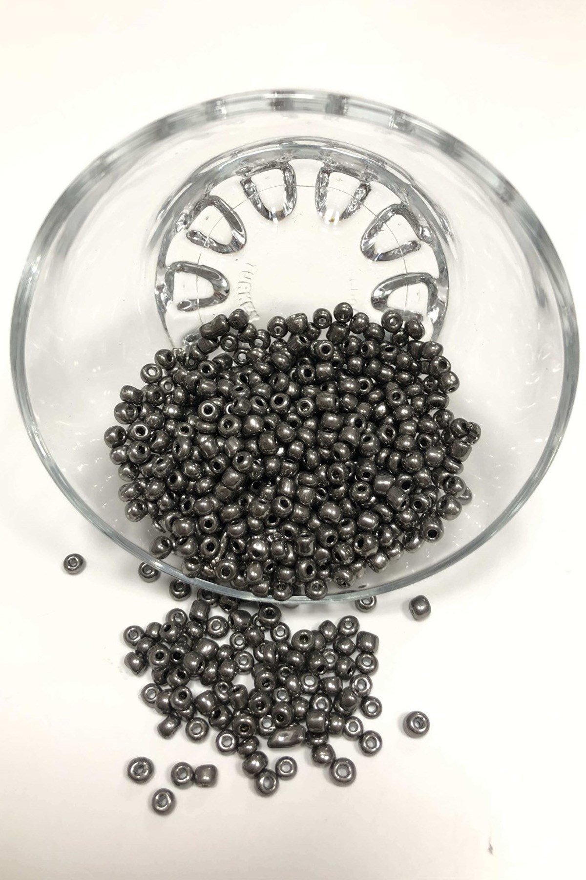 Koyu Gri Kum Boncuk Orta Boy 4 mm 50 gr