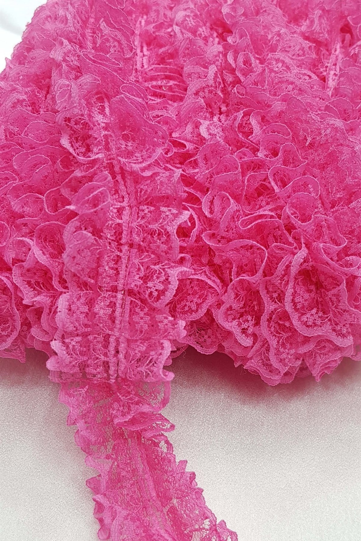 Koyu Pembe Çift Taraflı Dantel Fırfır 4 cm