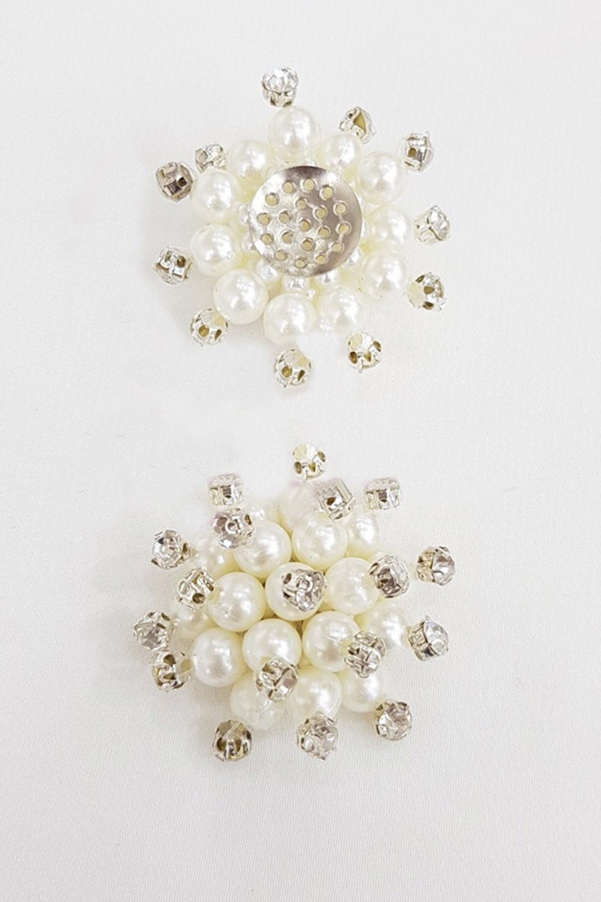 Krem Boncuklu Taşlı Broş