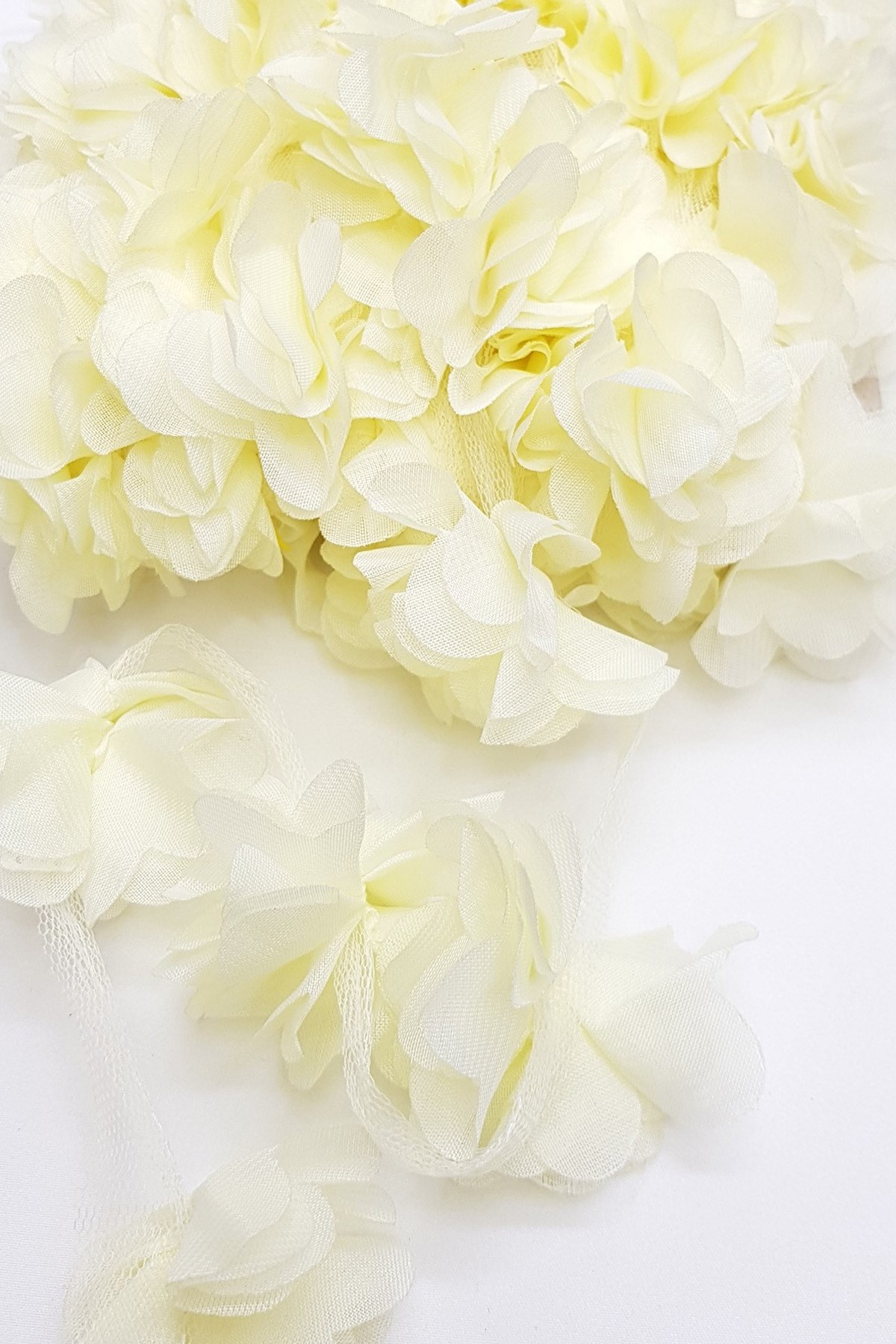 Krem Lazer Kesim Tül Çiçek