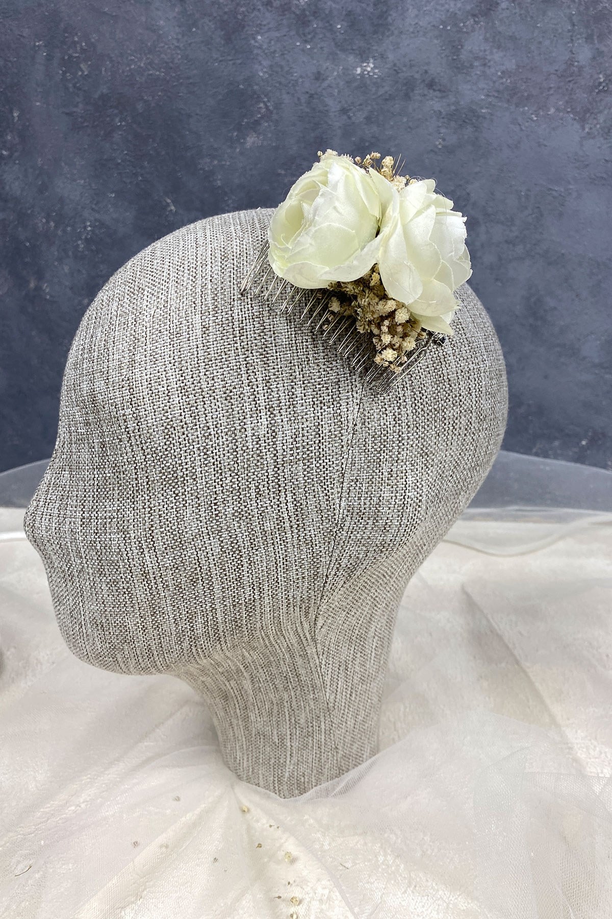 Krem Şakayık Çiçekli Cipsolu Taraklı Saç Tokası