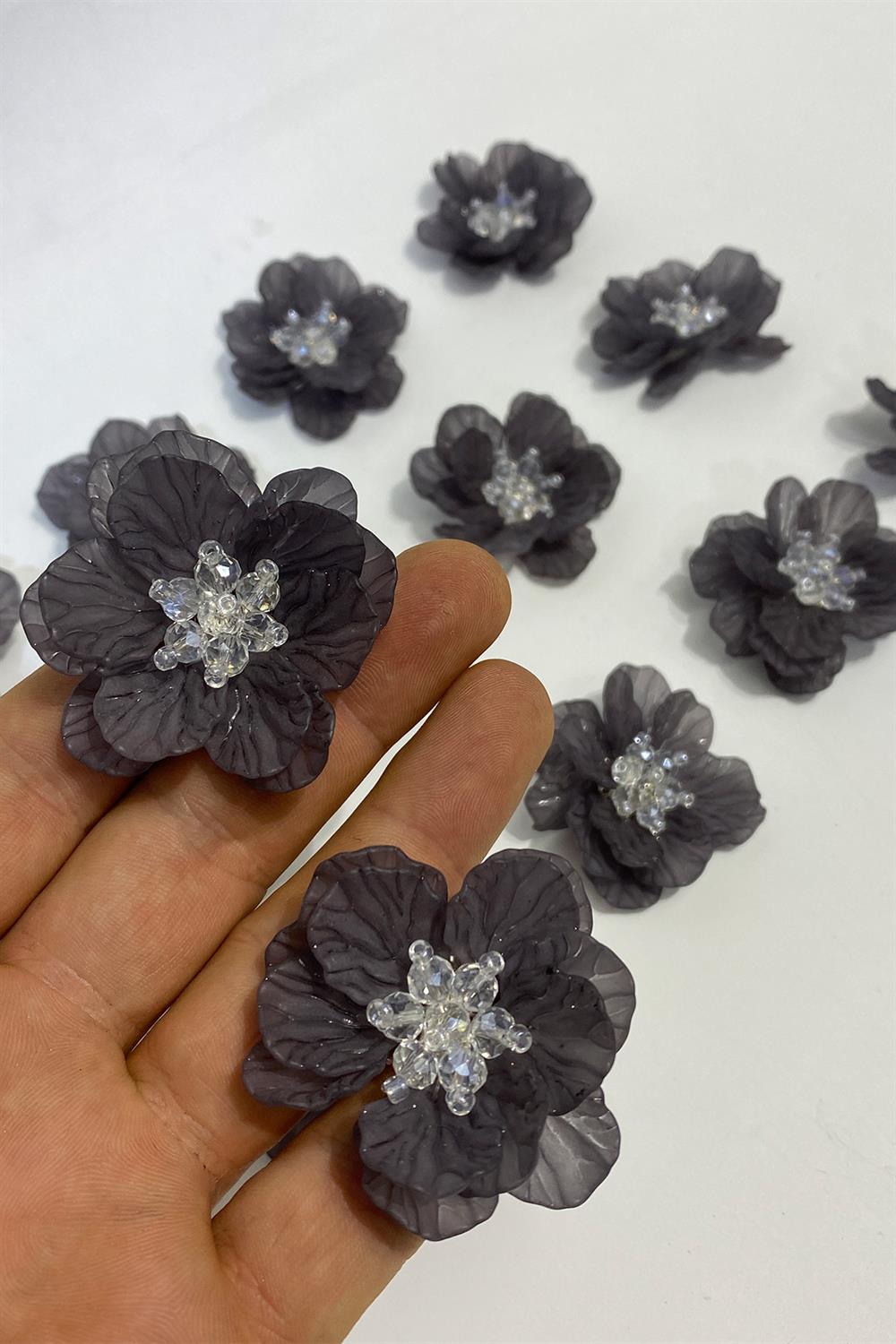 Mat Gri Sedef Yapraklı Kristal Boncuklu İncili Broş